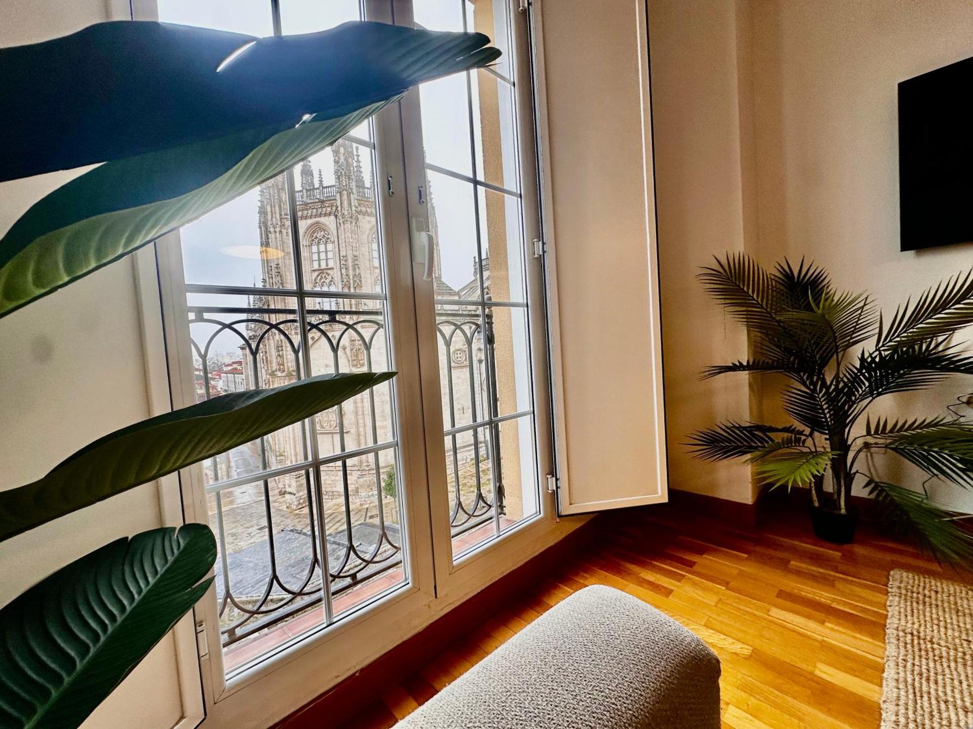 Atuaire Home Balcon Con Vistas A La Catedral De Burgo מראה חיצוני תמונה